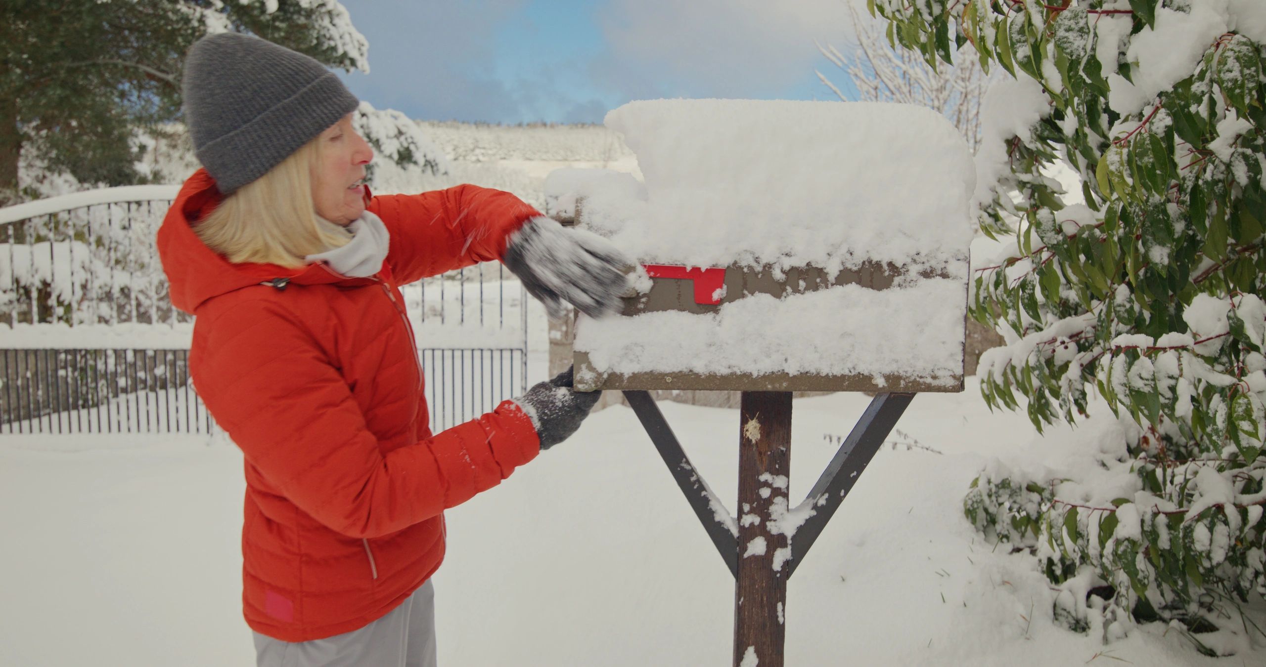 winter mailbox snow damage